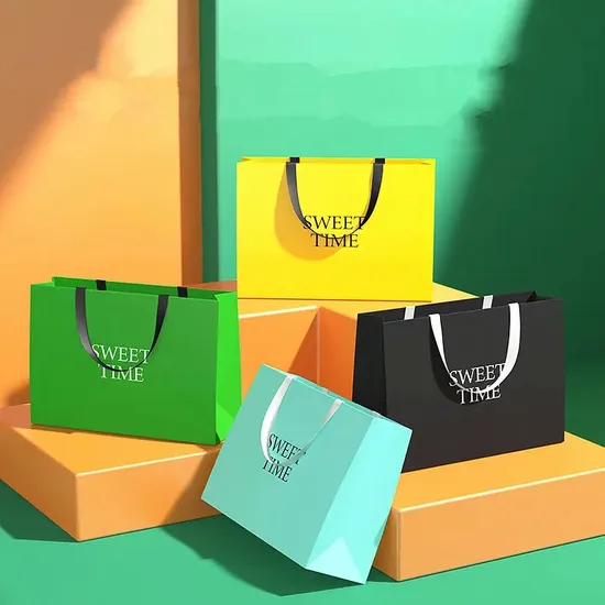 Borsa per la spesa in carta kraft con logo personalizzato stampato, per abbigliamento e scarpe, con manico