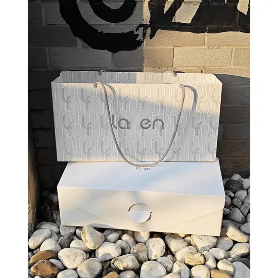 Stampa personalizzata con logo, cartone riciclato marrone bianco Kraft di lusso, confezioni regalo artistiche, imballaggi alimentari per la spesa, manici per borse di carta con il tuo logo